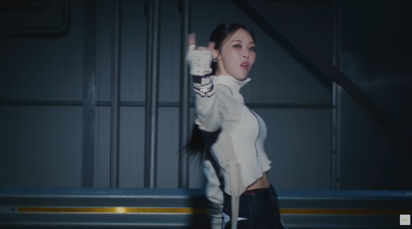 마마무 문별 wearing PB025B
